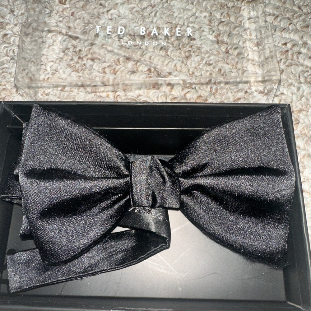 Ted Baker London Black Silk Blend Bow Tie Men's Adjustable Formal Wedding EUC‎